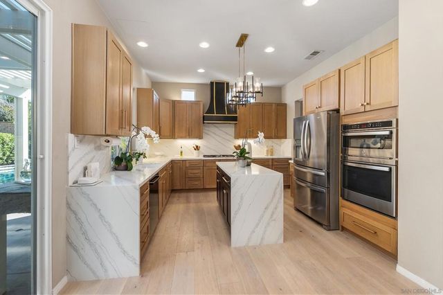 4972 Manor Ridge Ln, San Diego, CA 92130