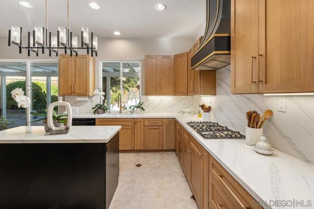 4972 Manor Ridge Ln, San Diego, CA 92130