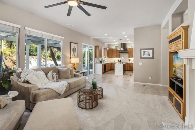 4972 Manor Ridge Ln, San Diego, CA 92130