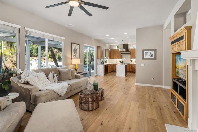 4972 Manor Ridge Ln, San Diego, CA 92130