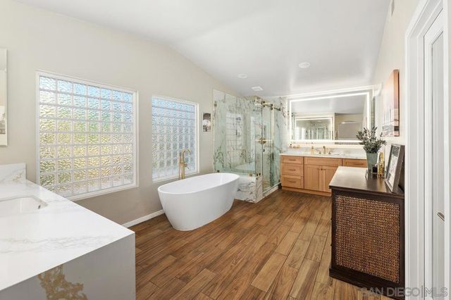 4972 Manor Ridge Ln, San Diego, CA 92130