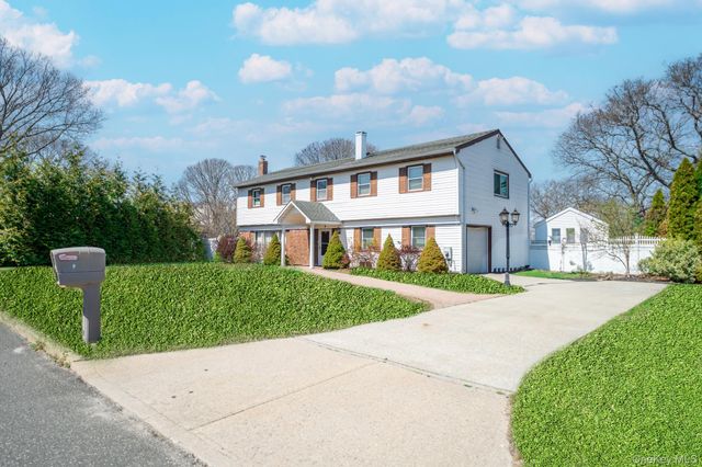 9 Michael Court, Centereach, NY 11720