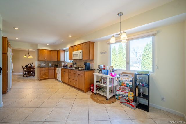 9 Michael Court, Centereach, NY 11720