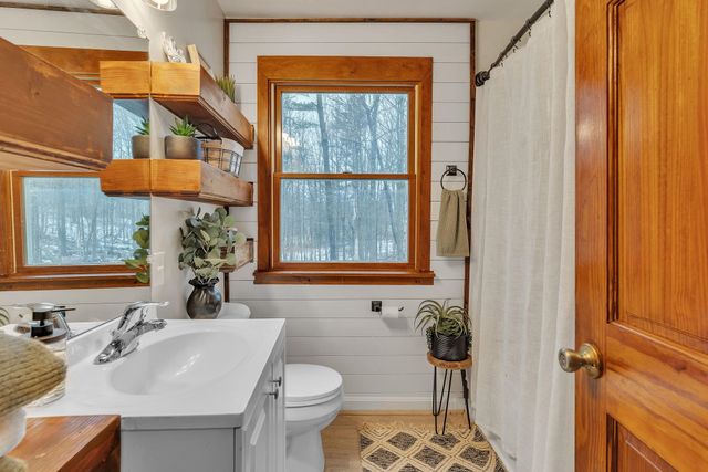70 Shadow Lane, Hinesburg, VT 05461