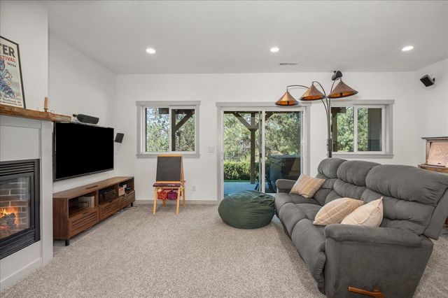 10107 N Wieber Rd, Spokane, WA 99208