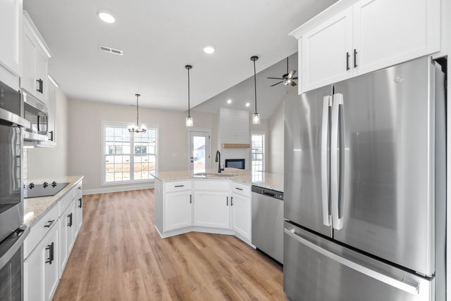 214 Harvest Moon Dr, Clarksville, TN 37043