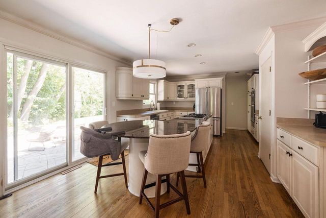 9495 N Fairway CIRCLE, Bayside, WI 53217