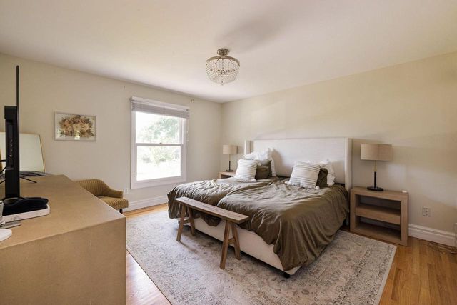 9495 N Fairway CIRCLE, Bayside, WI 53217