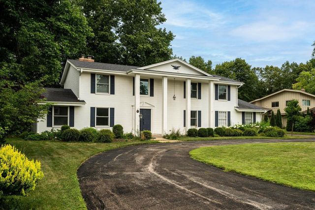 9495 N Fairway CIRCLE, Bayside, WI 53217