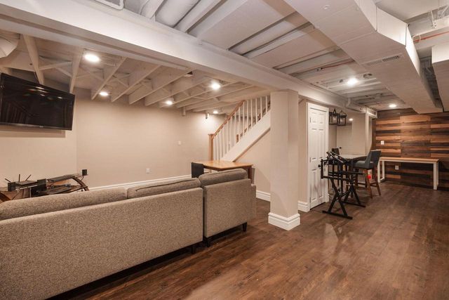 9495 N Fairway CIRCLE, Bayside, WI 53217