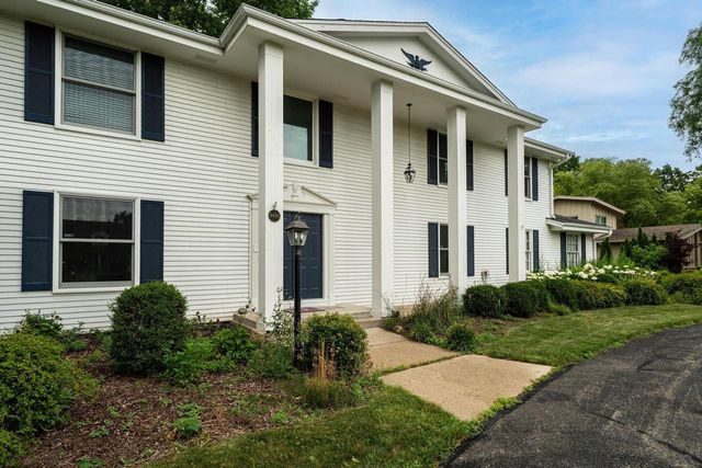 9495 N Fairway CIRCLE, Bayside, WI 53217