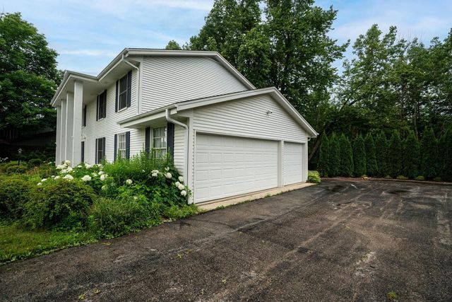 9495 N Fairway CIRCLE, Bayside, WI 53217
