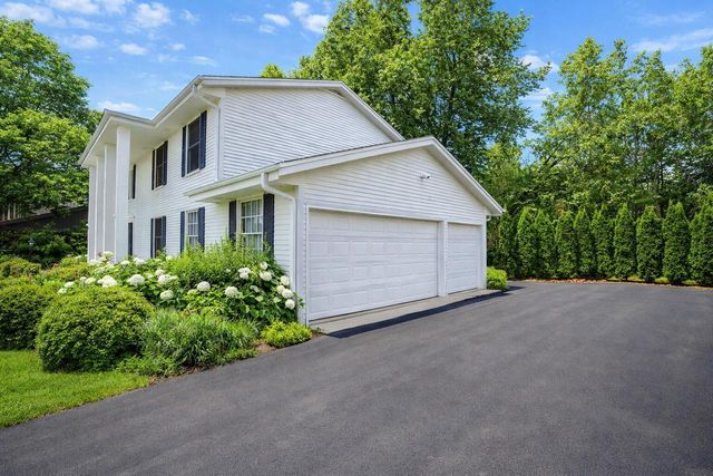 9495 N Fairway CIRCLE, Bayside, WI 53217