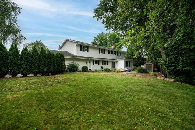 9495 N Fairway CIRCLE, Bayside, WI 53217