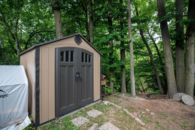 9495 N Fairway CIRCLE, Bayside, WI 53217