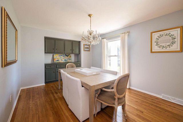 9495 N Fairway CIRCLE, Bayside, WI 53217