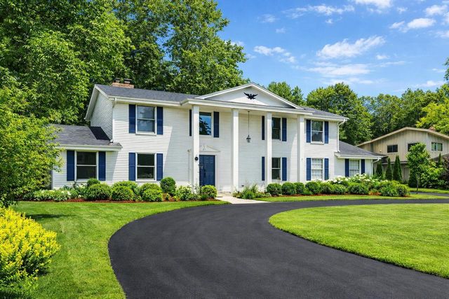 9495 N Fairway CIRCLE, Bayside, WI 53217