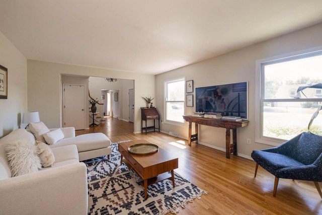 9495 N Fairway CIRCLE, Bayside, WI 53217