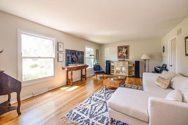 9495 N Fairway CIRCLE, Bayside, WI 53217