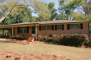 70 W Meadowcliff W Circle, Carrollton, GA 30116