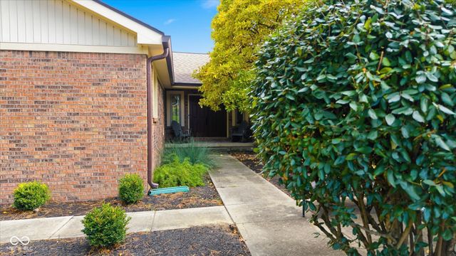 222 Bays Drive, Noblesville, IN 46062