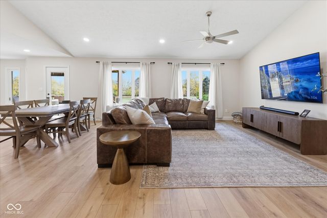 222 Bays Drive, Noblesville, IN 46062