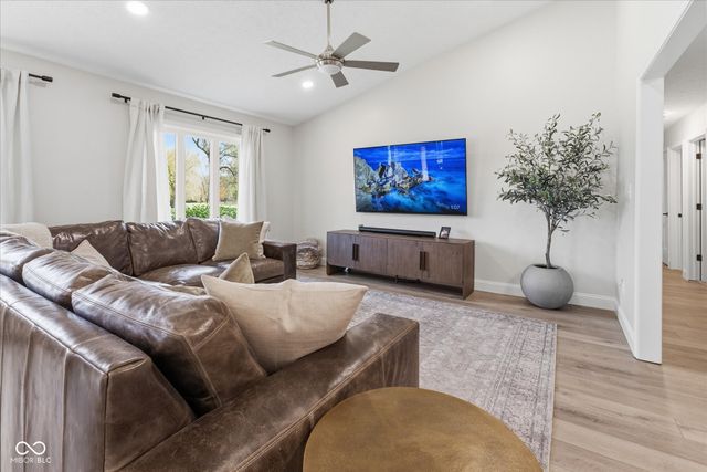 222 Bays Drive, Noblesville, IN 46062