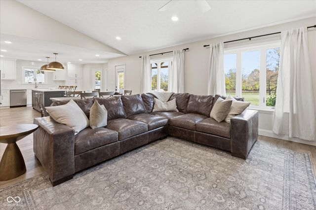 222 Bays Drive, Noblesville, IN 46062