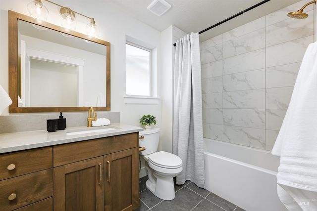 7061 S Skybreak Lane, Meridian, ID 83642