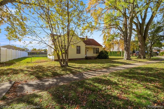 24541 Hass Street, Dearborn Heights, MI 48127