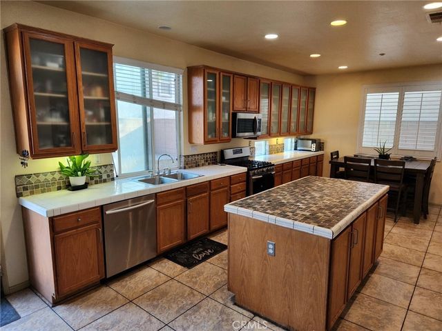 15839 Athena, Fontana, CA 92336