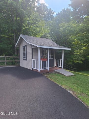 325 Route 423, Saratoga Springs, NY 12866