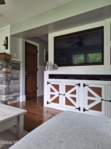 325 Route 423, Saratoga Springs, NY 12866