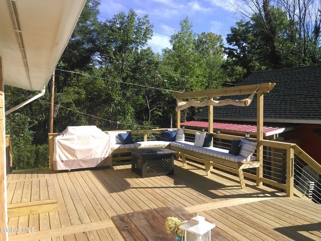 325 Route 423, Saratoga Springs, NY 12866