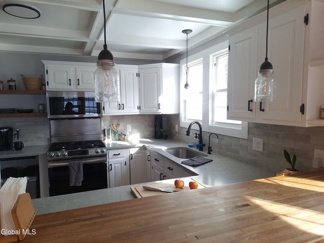 325 Route 423, Saratoga Springs, NY 12866