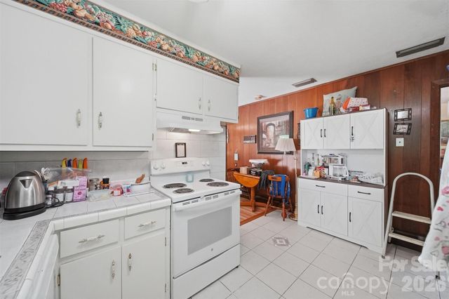 200 Westwood Drive, Morganton, NC 28655
