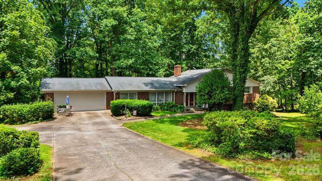200 Westwood Drive, Morganton, NC 28655