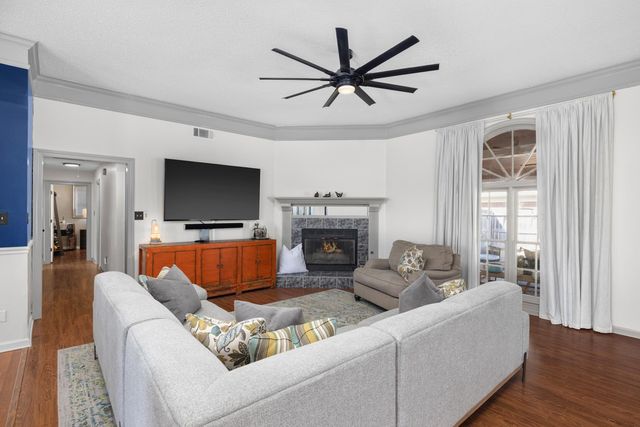 8906 PEMBROKE ELLIS DR, Bartlett, TN 38133