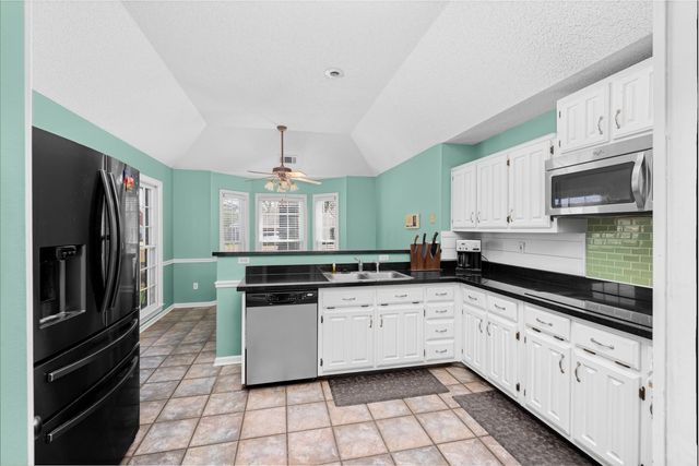 8906 PEMBROKE ELLIS DR, Bartlett, TN 38133