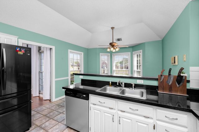 8906 PEMBROKE ELLIS DR, Bartlett, TN 38133