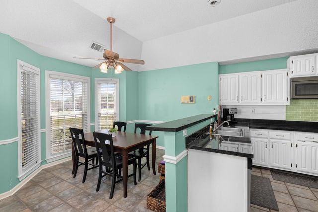 8906 PEMBROKE ELLIS DR, Bartlett, TN 38133