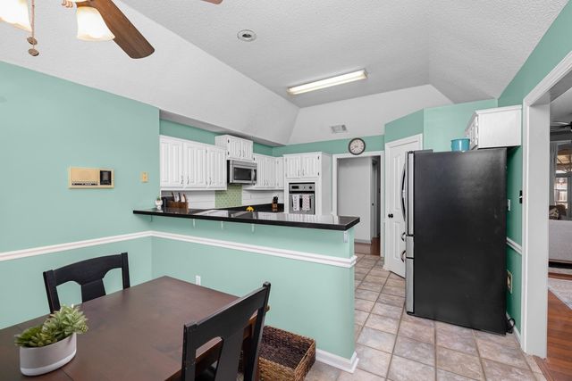 8906 PEMBROKE ELLIS DR, Bartlett, TN 38133