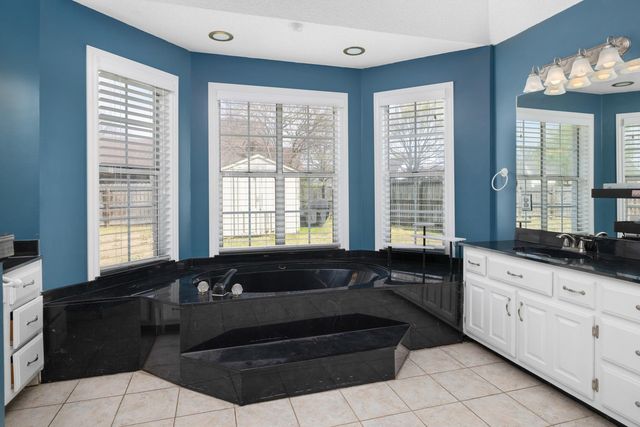 8906 PEMBROKE ELLIS DR, Bartlett, TN 38133