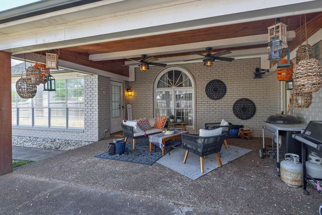 8906 PEMBROKE ELLIS DR, Bartlett, TN 38133