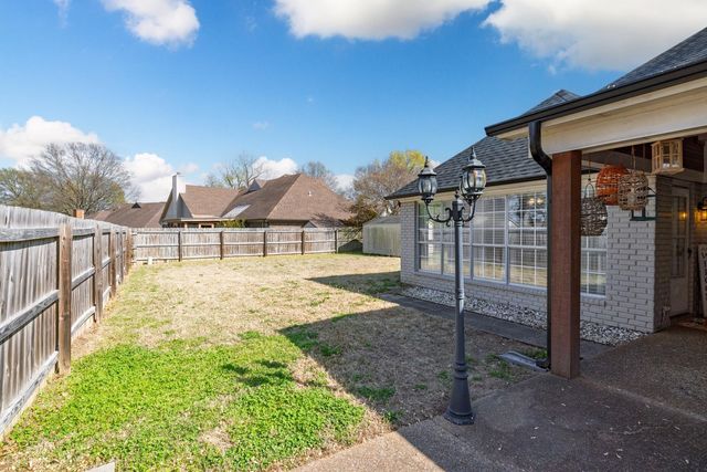 8906 PEMBROKE ELLIS DR, Bartlett, TN 38133