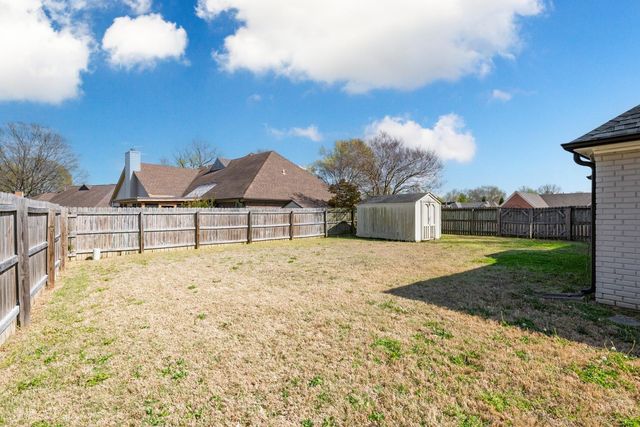 8906 PEMBROKE ELLIS DR, Bartlett, TN 38133