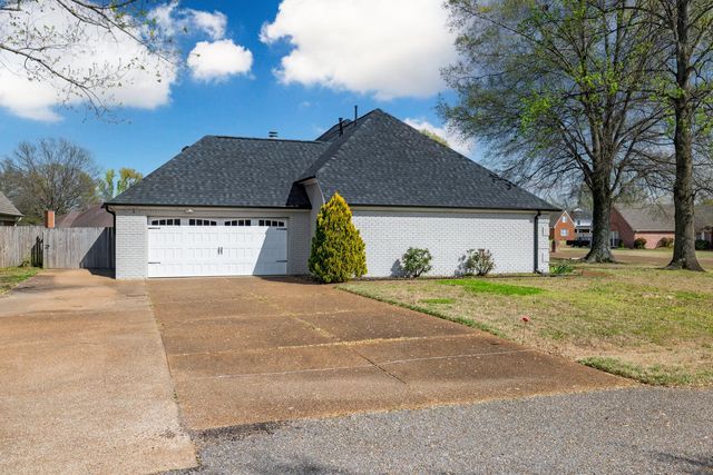 8906 PEMBROKE ELLIS DR, Bartlett, TN 38133