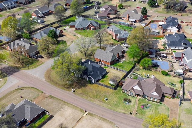 8906 PEMBROKE ELLIS DR, Bartlett, TN 38133