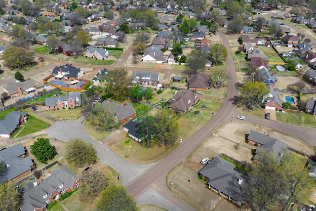 8906 PEMBROKE ELLIS DR, Bartlett, TN 38133