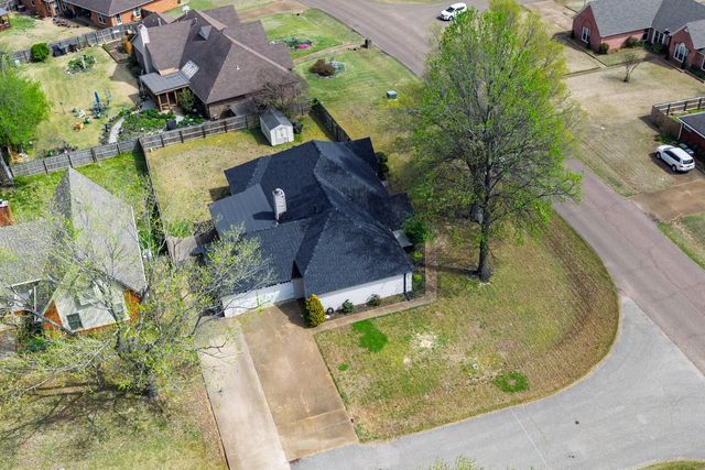 8906 PEMBROKE ELLIS DR, Bartlett, TN 38133